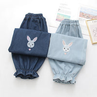 Damen-Jeanshose mit Kawaii-Kaninchen-Aufdruck und Rüschen