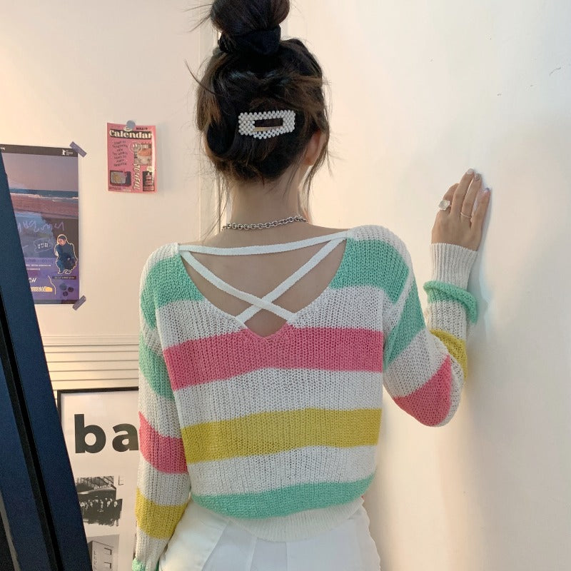Haut court tricoté à manches longues et plongeant de style coréen pour femmes