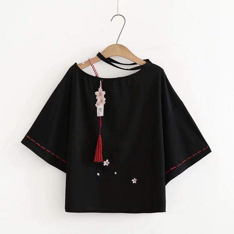 Kawaiifashion schwarze Damen Harajuku Sakura bestickt mit Quasten zerrissene T-Shirts
