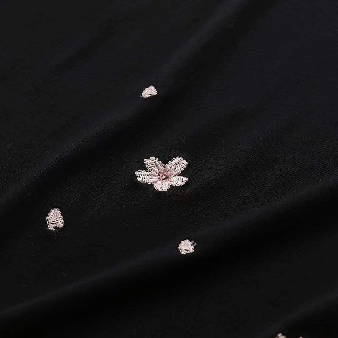 Kawaiifashion nero Harajuku Sakura da donna ricamato con nappe strappate magliette