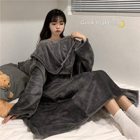 Kawaiifashion graue Damen-Nachtkleider aus süßem Samt in reiner Farbe mit Kapuze und Taschen