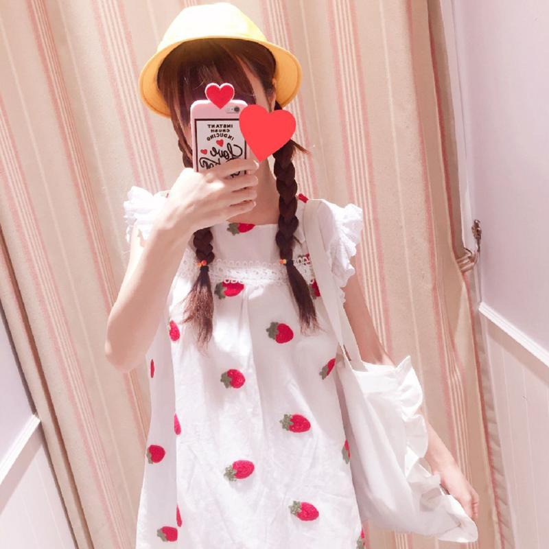 Robe brodée de fraises Harajuku-Kawaiifashion