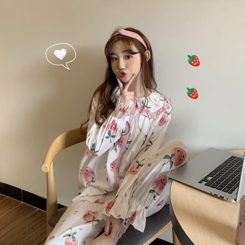 Kawaii-Pyjama mit Erdbeermuster und ausgestellten Ärmeln – Kawaii-Mode
