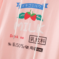 Kawaiifashion T-shirts imprimés au lait de fraise Kawaii pour femmes avec capuche