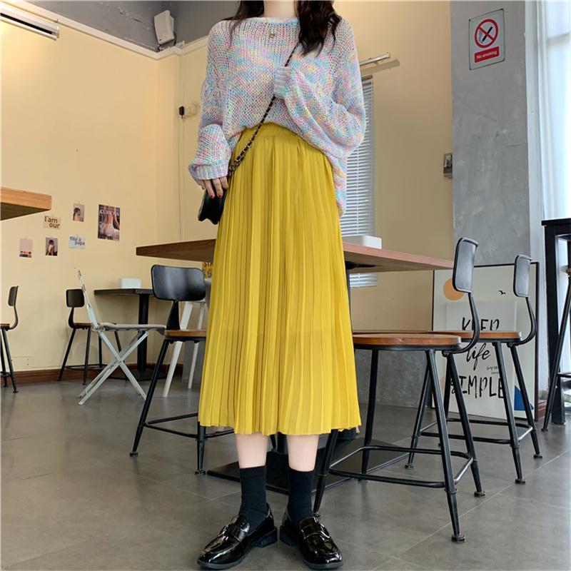 Yellow Maxi Skirt with Cropped Top Outfits (3 ideas & outfits) | Lookastic