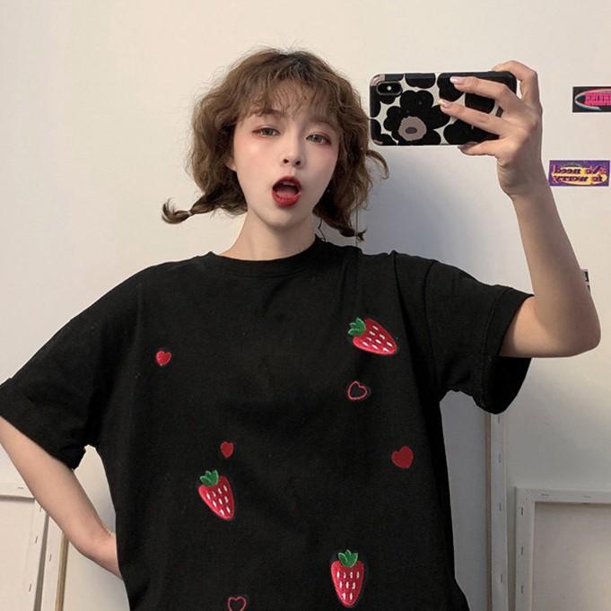 Lockeres T-Shirt mit Erdbeer-Stickerei für Damen – Kawaiifashion