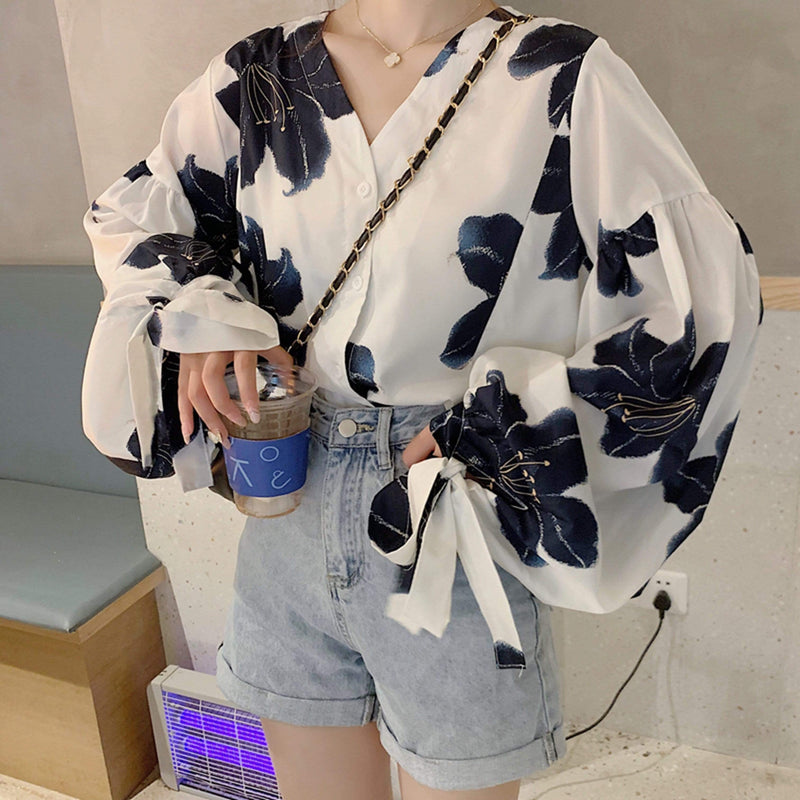 Women's Sweet Flower Printed V-neck Flare Sleeved Shirts-Kawaiifashion