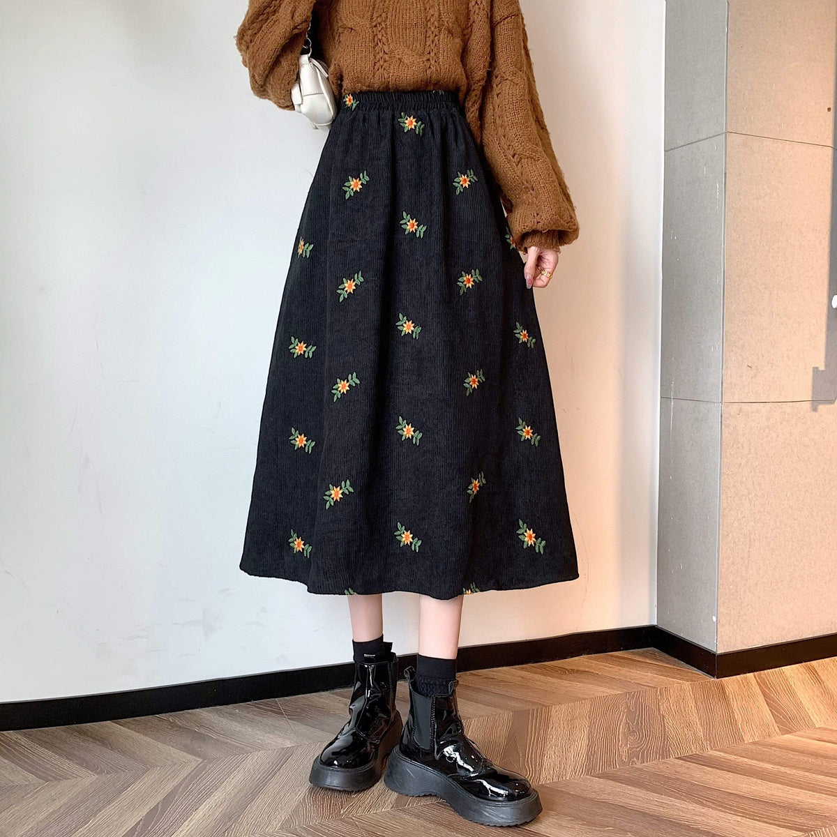 Kobine BLACK/F レディース 可愛い花柄刺繍コーデュロイスカート