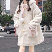 Kobine WHITE / F Женское пальто с вышивкой на пуговицах в виде рога и капюшоном с милым медведем