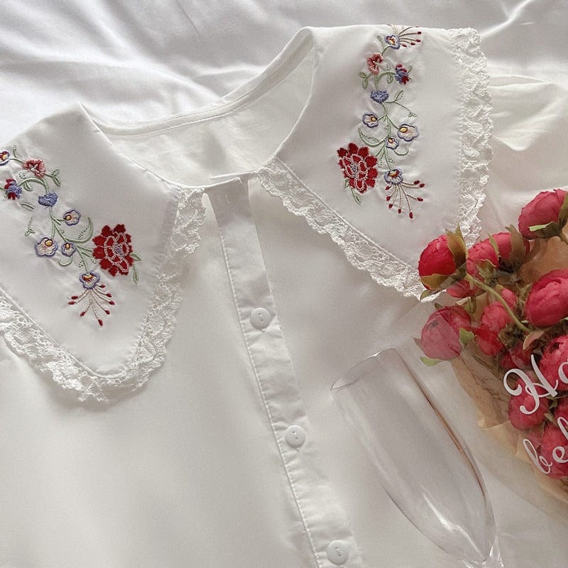 Kobine WHITE / F Women's Floral Embroidery Doll Collar Shirt