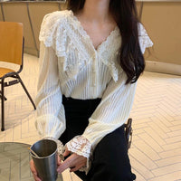 Kobine WHITE / F Women's Korean Style Plunging Lace Splice Shirt