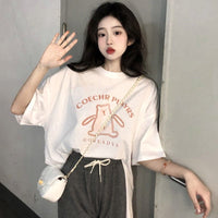 T-shirt casual con spacco laterale stampato con orsetto carino da donna
