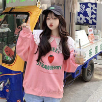 Kobine Damen-Sweatshirt mit süßem Puppenkragen und Erdbeer-Aufdruck
